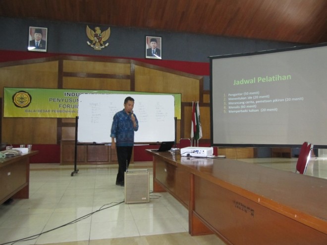 Pelatihan penulisan karya tulis dan presentasi (Jombang, 2013)